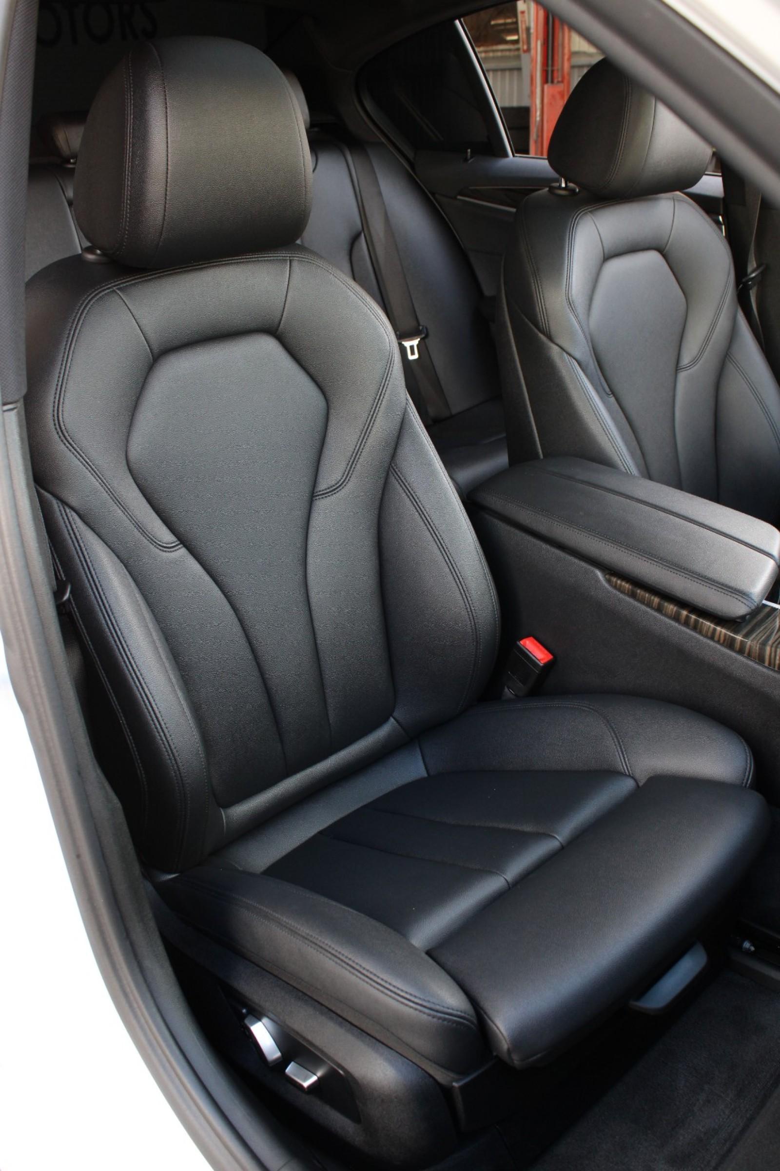 貴重！BMW 5Series 公式ライセンス商品 image-1-thumb.webp