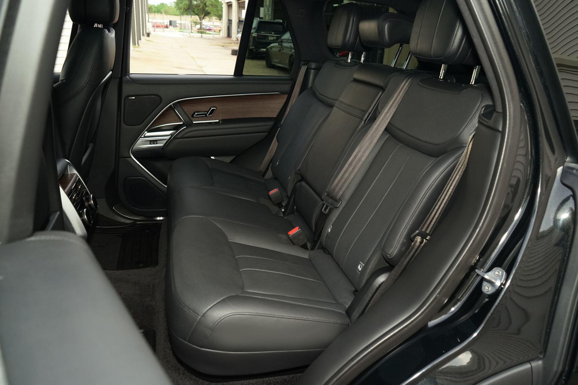 2023 Land Rover Range Rover SE - Photo 24