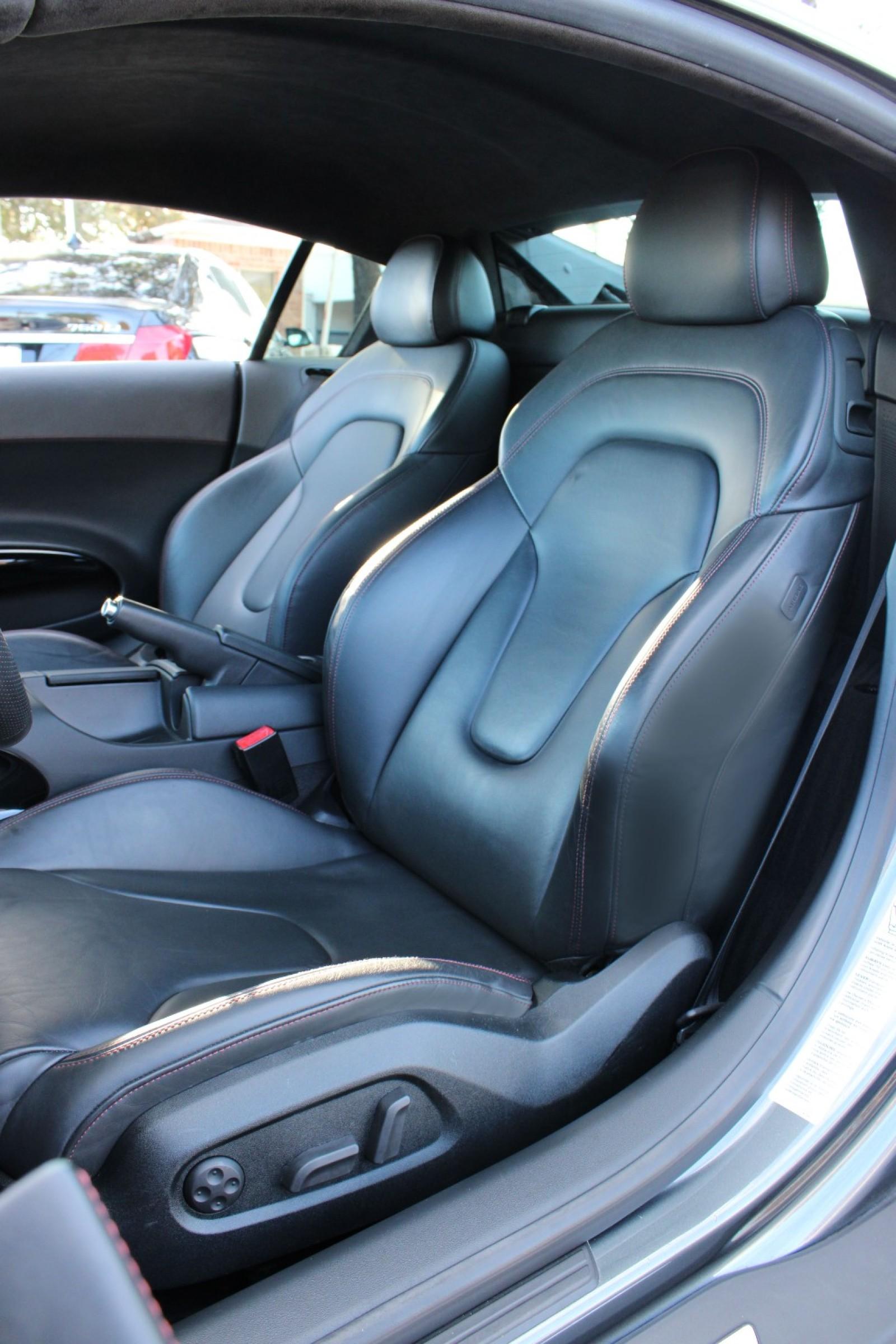 2012 Audi R8 5.2 Coupe photo 11