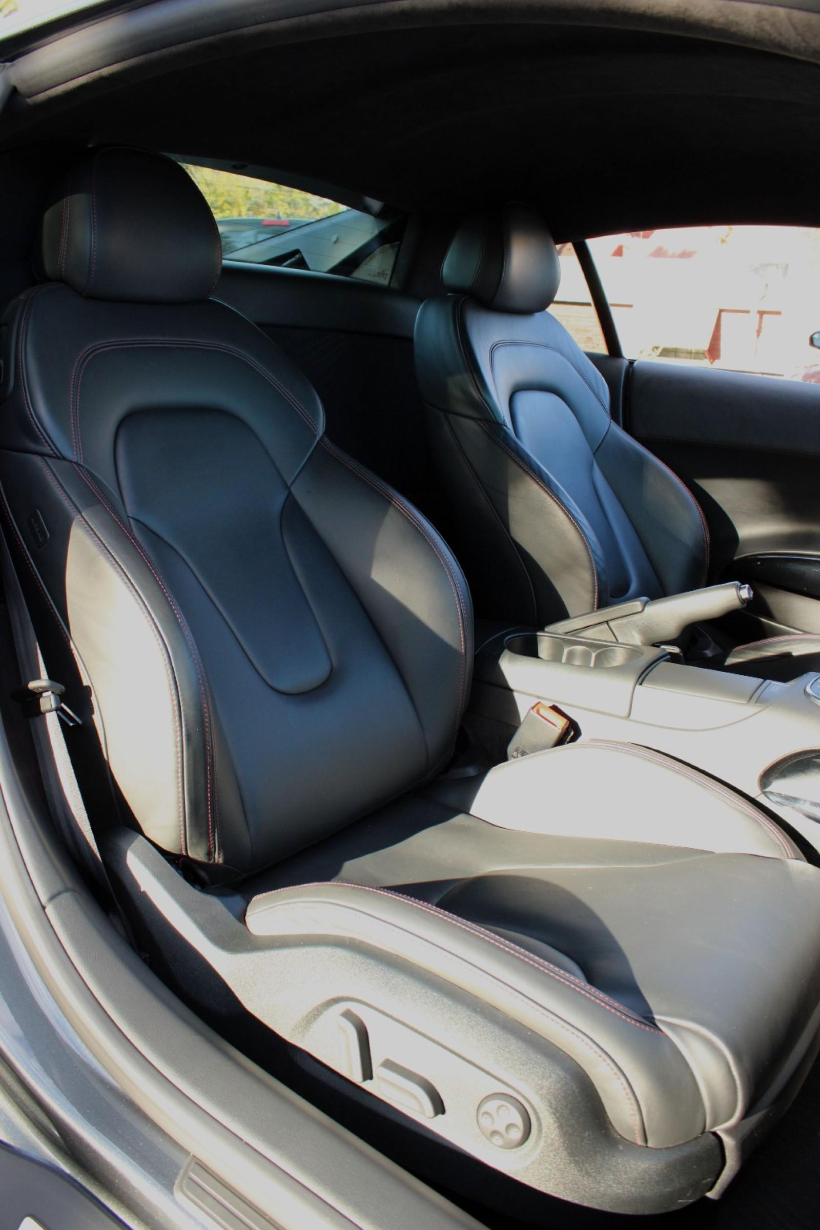 2012 Audi R8 5.2 Coupe photo 12