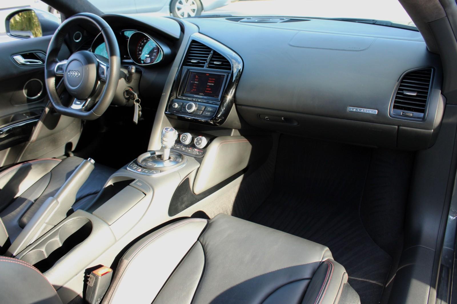 2012 Audi R8 5.2 Coupe photo 13