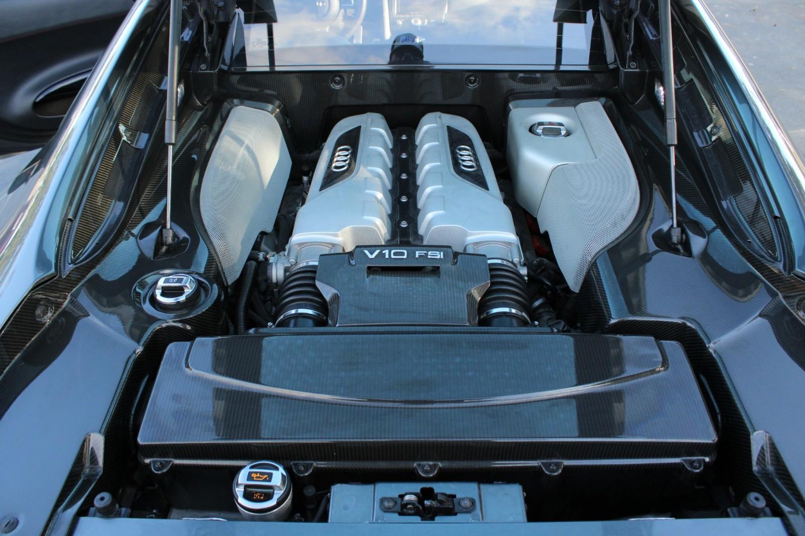 2012 Audi R8 5.2 Coupe photo 28