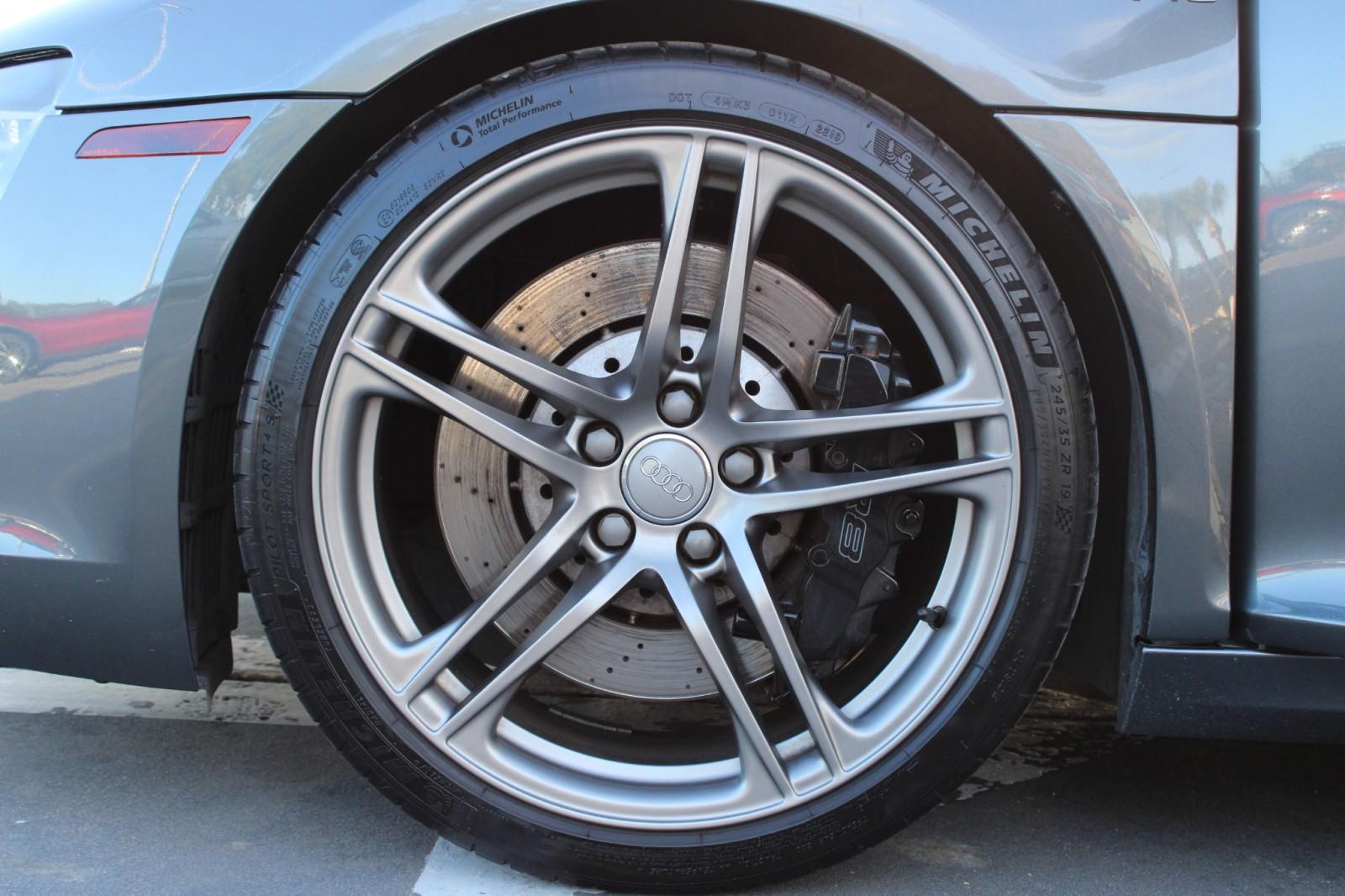 2012 Audi R8 5.2 Coupe photo 29