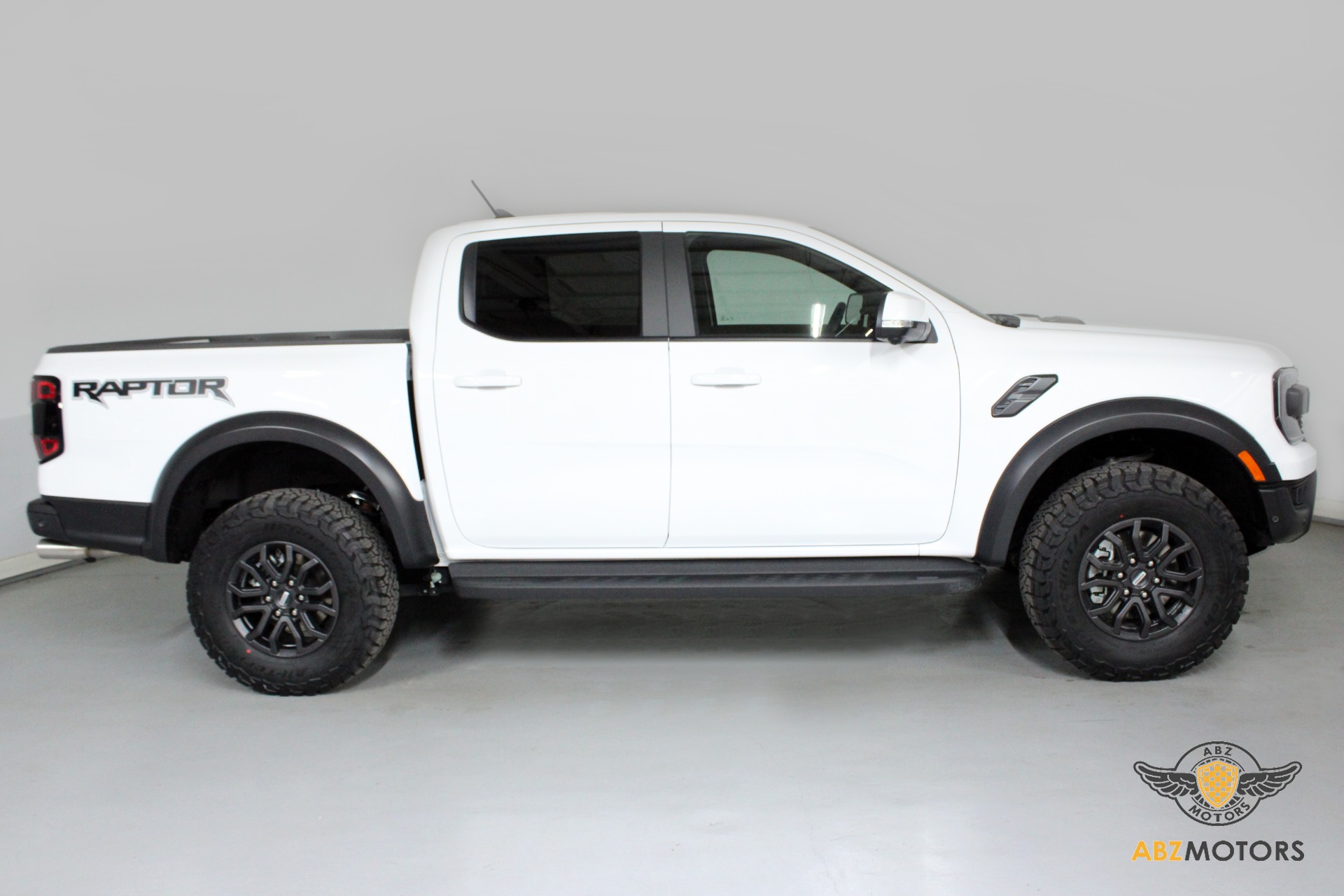 White Ford Ranger Raptor
