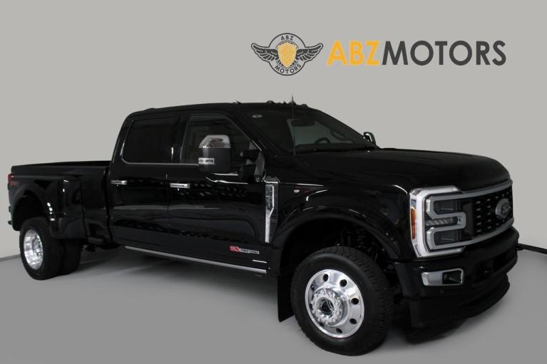 2025 Ford F-450 Super Duty Platinum's photo