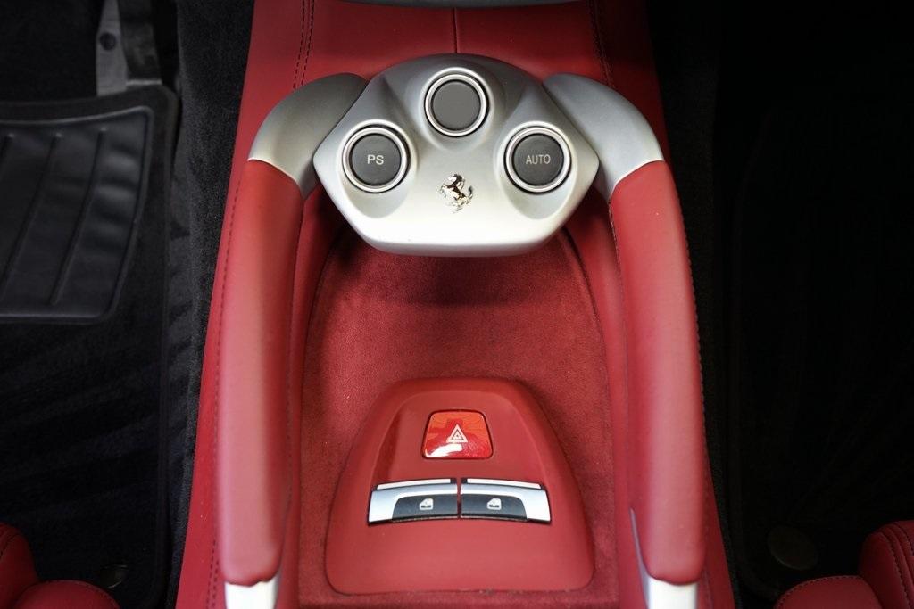 2012 Ferrari FF Base photo 16