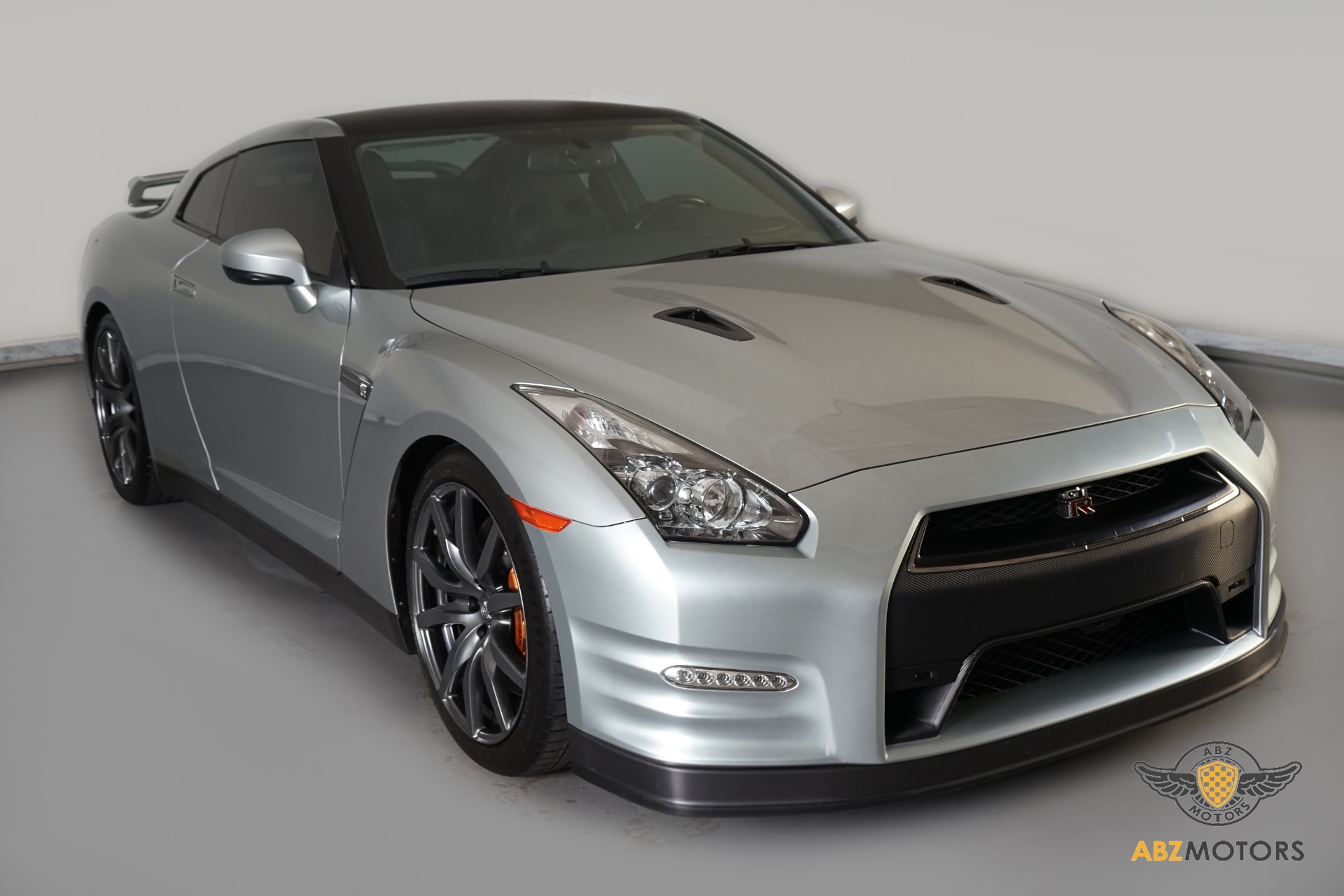 2012 Nissan GT-R Premium photo 2