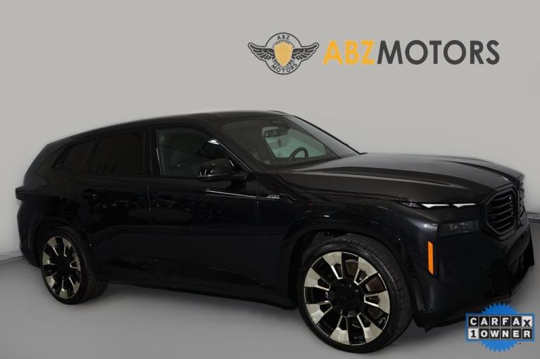 2023 BMW XM Base's photo