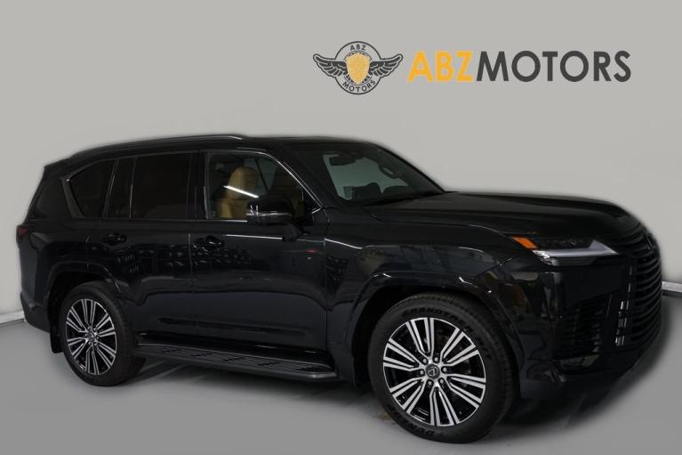 2025 Lexus LX Luxury's photo