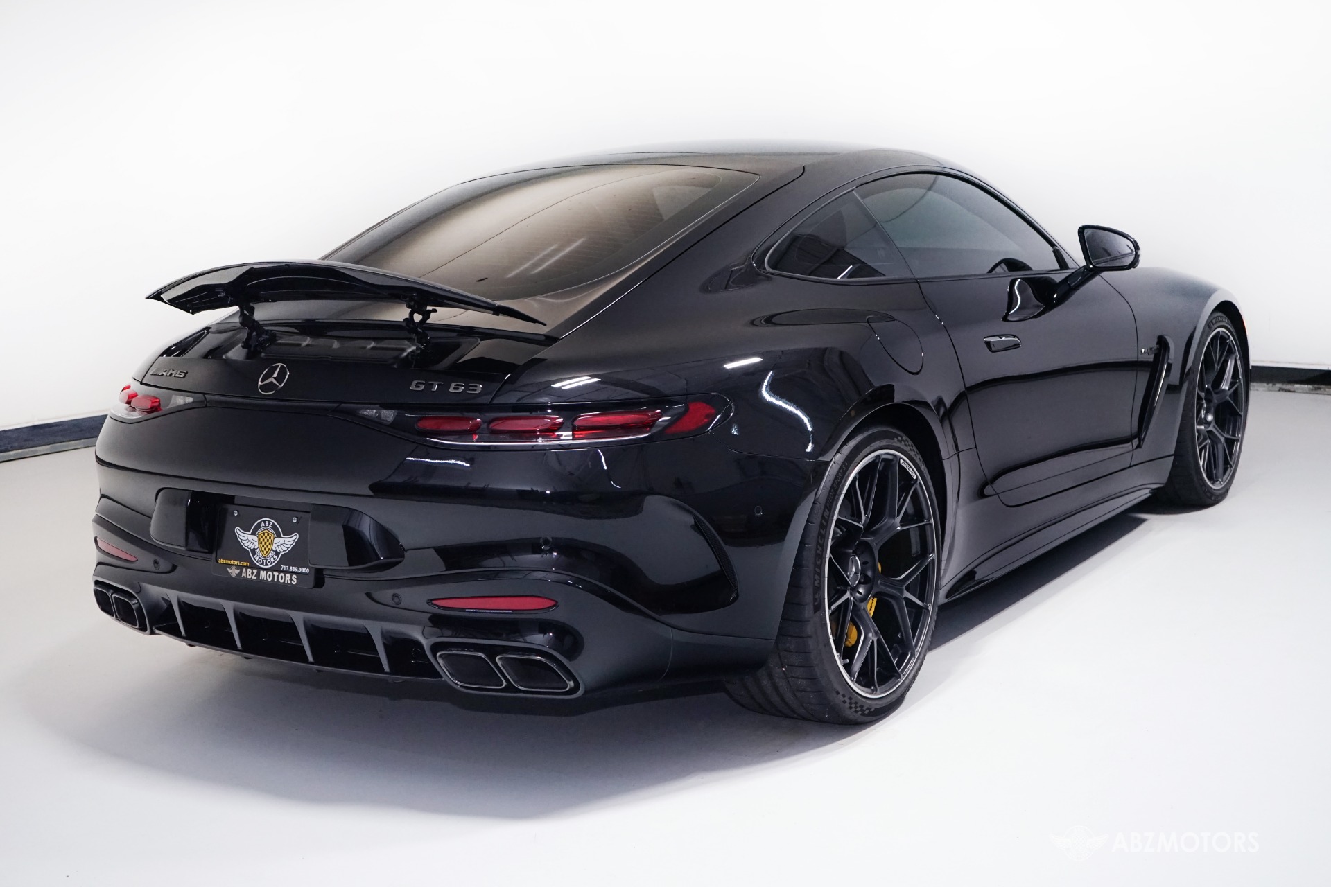 純正品2025年メルセデスベンツGT63Sリアバンパーマットブラックカーボン Used 2025 Mercedes-Benz AMG® GT 63 Base For Sale ($161,991